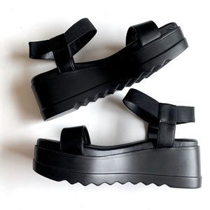 Steve Madden Black Platform Sandal